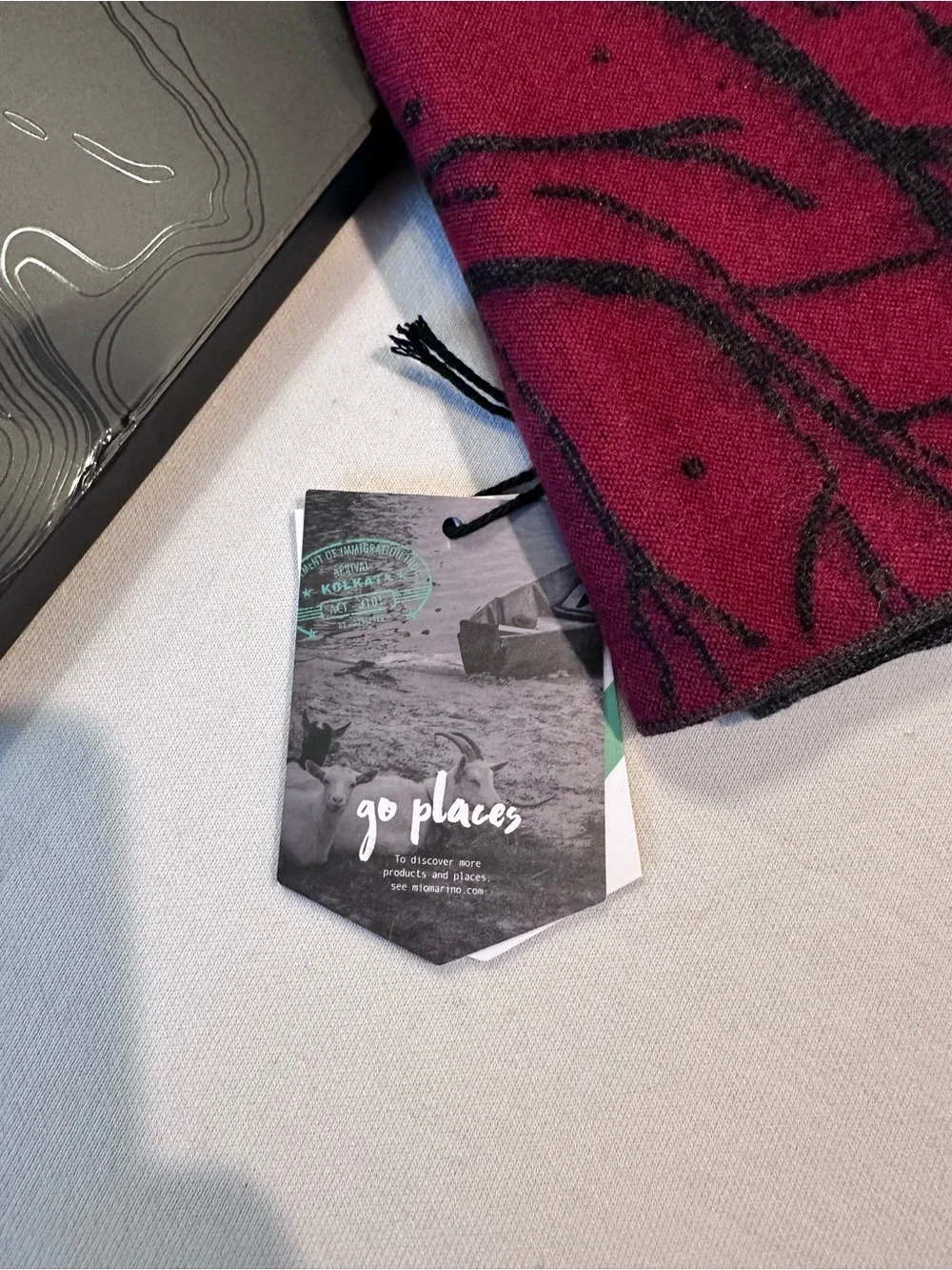 Mio Marino scarf - Twigs Red & Gray. NIB. Feels like cashmere!